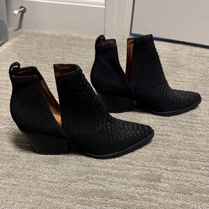 Jeffrey Campbell Snake Textured Black Ankle Booties Size 8
